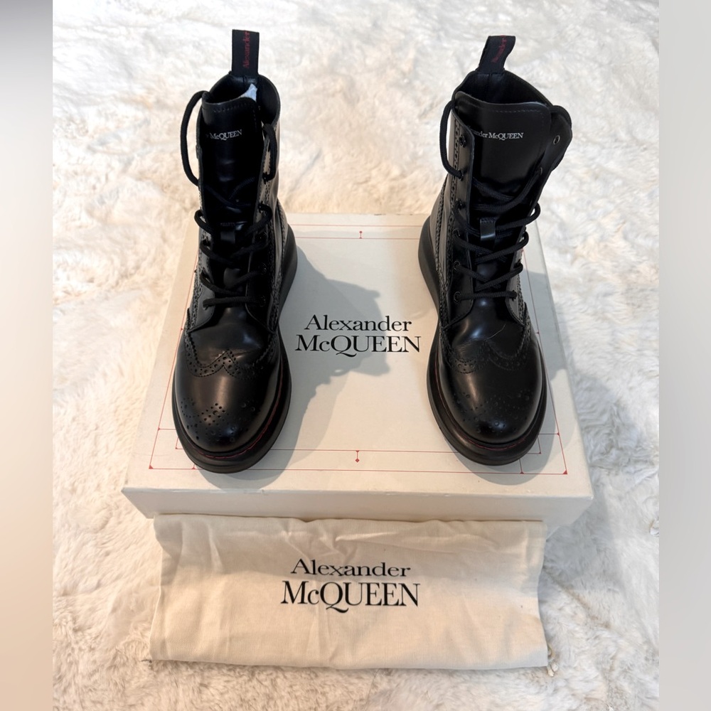 Alexander McQueen - Platform Combat Boots - Women - 9.5 US / 39.5 EU - Black